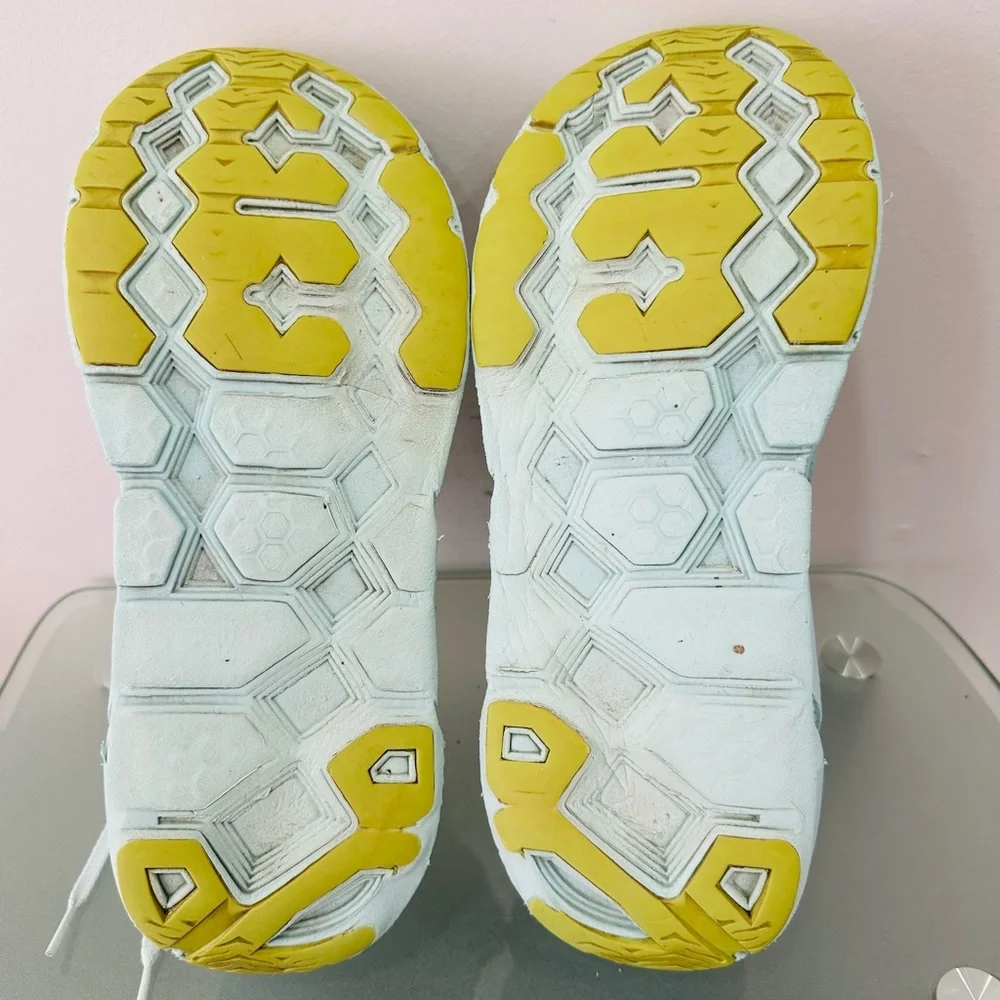 Hoka One Clifton‎ L Embroidery All Gender Shoes - Size 10W, 9M